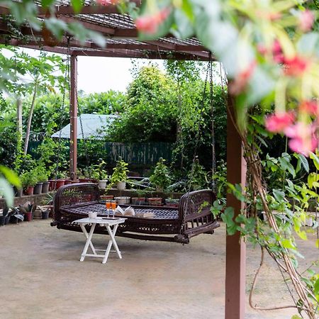 Stayvista At Idyllic Farmhouse - A Glasshouse With Outdoor Pool グルガウン エクステリア 写真